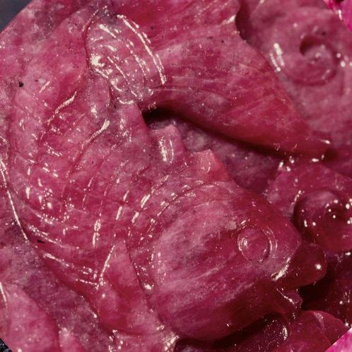 Natuurlijke Rubino AAA Kwaliteit Spectaculair snijwerk -, Verzamelen, Mineralen en Fossielen