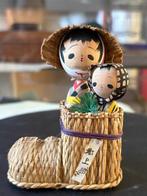 Beeldje, Mustard Seed Doll Straw basket - 11 cm - wood
