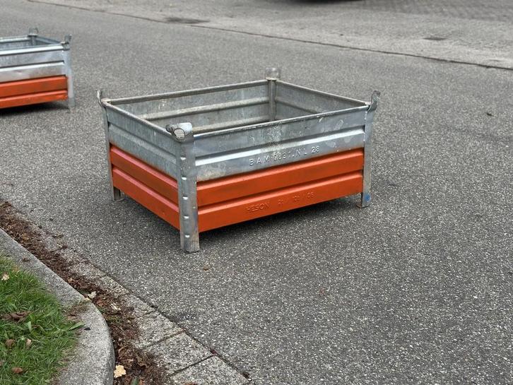 stalen stapelbak, stalen bak, stapelbak, gebruikte bakken,, Doe-het-zelf en Verbouw, Kratten en Dozen, 100 cm of meer, Gebruikt