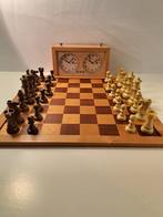 Schaakspel - Verzwaard Staunton schaakspel + schaakklok -
