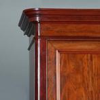 Reusachtige grote tweedeurskast te gebruiken als garderobeka, Antiek en Kunst, Ophalen of Verzenden