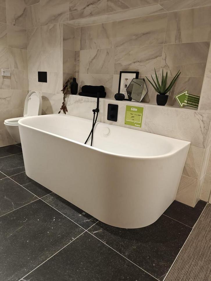 Showmodel back to wall vrijstaand bad 180x80 mat wit - 0018, Doe-het-zelf en Verbouw, Sanitair, Bad, Nieuw, Ophalen
