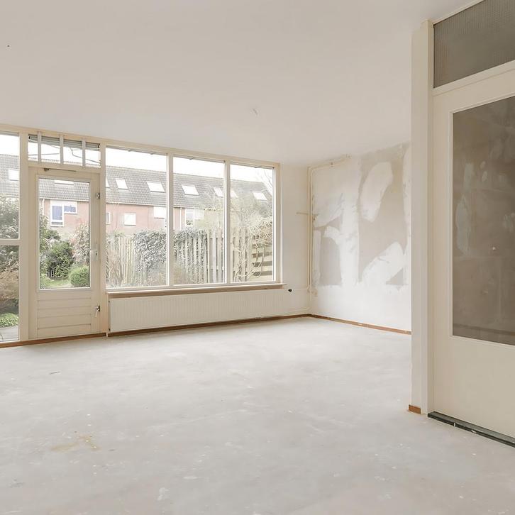 Eengezinswoning met tuin en parkeergelegenheid, Huizen en Kamers, Huizen te koop