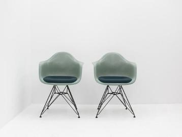 Vitra Eames Fiberglass Armchair - stof donkerblauw - petrol beschikbaar voor biedingen