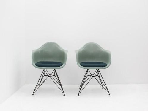 Vitra Eames Fiberglass Armchair - stof donkerblauw - petrol, Zakelijke goederen, Kantoor en Winkelinrichting | Kantoormeubilair en Inrichting