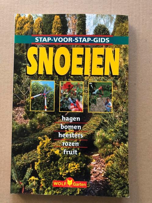 Stap Voor Stap Gids Snoeien - o.a. Fruit en Klein-Fruit, Boeken, Wonen en Tuinieren, Tuinieren en Tuinplanten, Gelezen, Ophalen of Verzenden