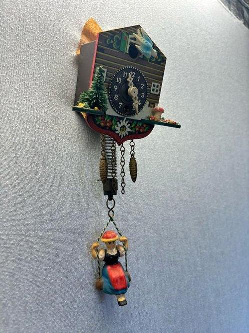Klok - - Geschilderd Traditionele Schwarzwald Koekoeksklok -, Antiek en Kunst, Curiosa en Brocante