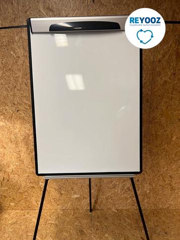 Flipover 105x70cm met whiteboard achterplaat beschikbaar voor biedingen