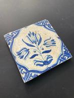 Tegel - Antieke Delfts blauwe tegel met een grote drie tulp