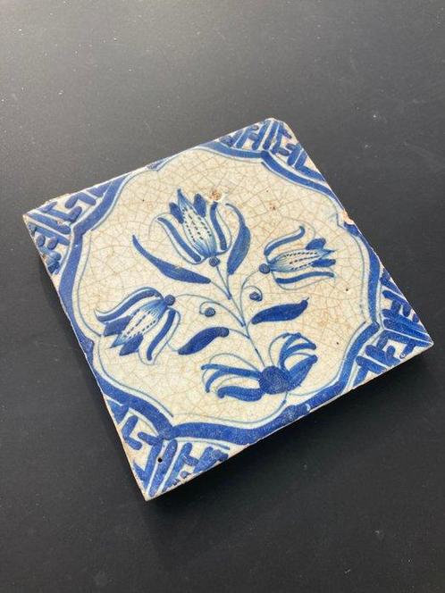 Tegel - Antieke Delfts blauwe tegel met een grote drie tulp, Antiek en Kunst, Antiek | Glas en Kristal