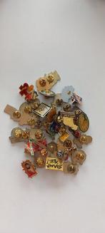 Collectie van memorabilia - Lot van 46 originele pins uit de