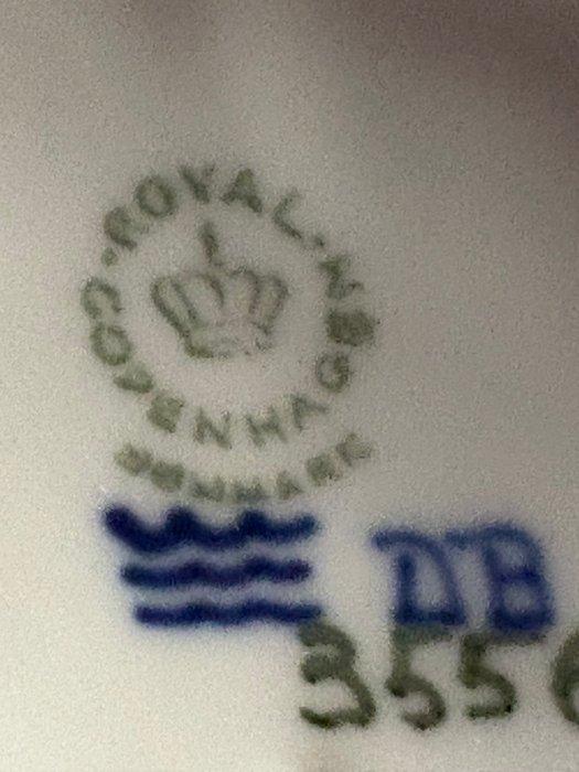 Royal Copenhagen - Beeldje - jongen met paraplu en regenjas, Antiek en Kunst, Antiek | Glas en Kristal