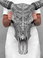 Geen minimumprijs - Grijze koeienschedel met bohemien