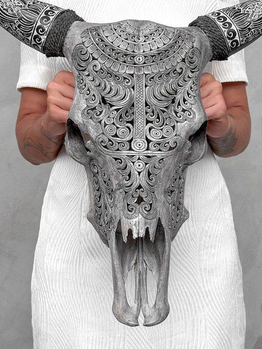 Geen minimumprijs - Grijze koeienschedel met bohemien, Antiek en Kunst, Kunst | Designobjecten