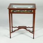 Vitrinetafeltje met ingelegde hulsthouten biezen langs boven, Ophalen of Verzenden