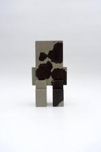 Wxyz (1980) - sculptuur, 322-1 - 184 mm - beton - 2025