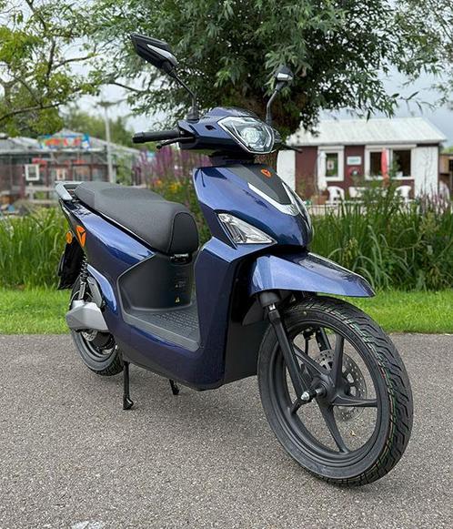 Yadea Voltguard 45km/u Donker Blauw 2025, Fietsen en Brommers, Brommeronderdelen | Scooters, Verzenden