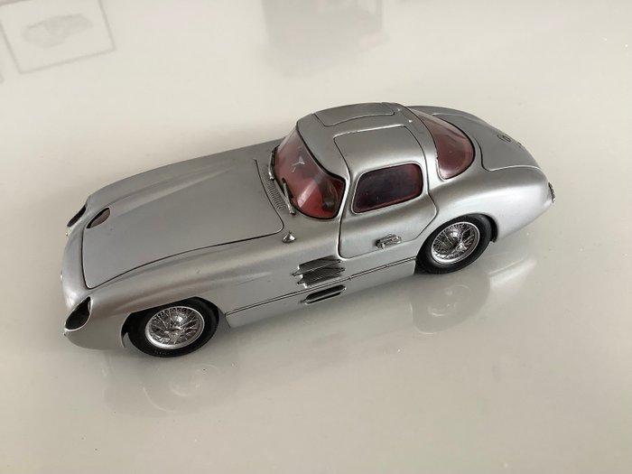 Pauls Model Art 1:24 - Modelauto - Mercedes-Benz 300 SLR, Hobby en Vrije tijd, Modelauto's | 1:5 tot 1:12