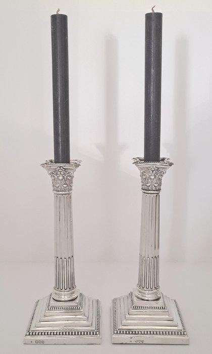 John Aldwinckle & Thomas Slater - Kandelaar - hoog model in, Antiek en Kunst, Antiek | Goud en Zilver