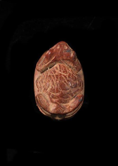 Oude Egypte, late periode Bruine Steen Kikkerscarabeide, Antiek en Kunst, Antiek | Overige Antiek