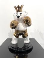 Van Apple - The Boxing Bear LV Brons