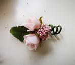 Corsage Simply Oudroze en blaadje Maatwerk corsage, Hobby en Vrije tijd, Knutselen, Ophalen of Verzenden, Nieuw