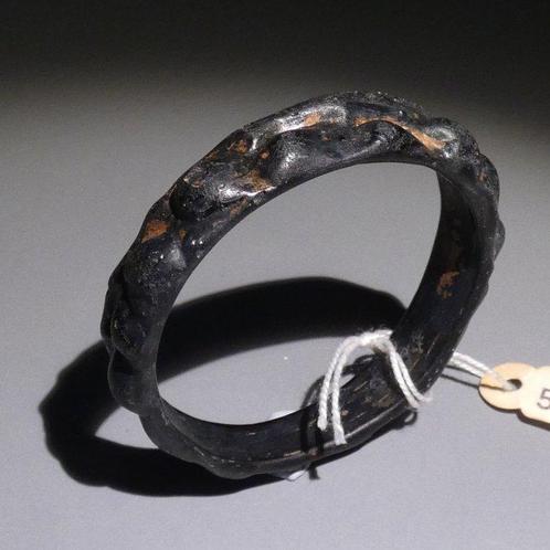 Oud-Romeins Glas Armband. 5,3 cm D. Zeer mooi. 1e - 3e eeuw, Verzamelen, Mineralen en Fossielen