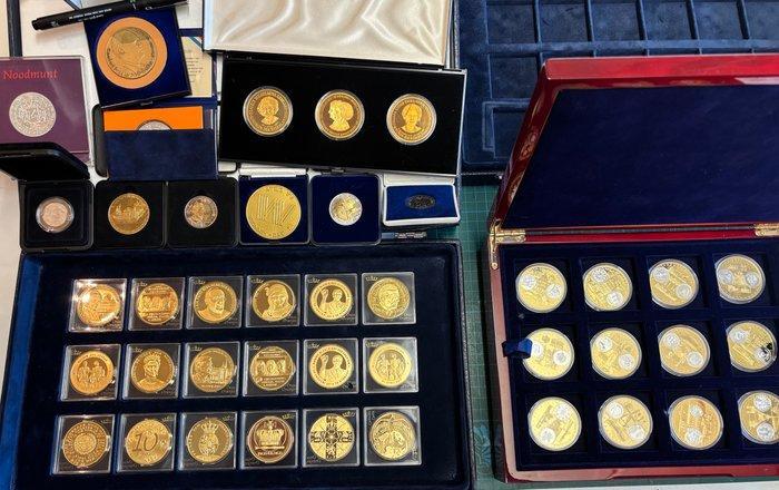 Nederland. Medal Lot van 43 Nederlandse penningen (Zonder, Postzegels en Munten, Munten | Nederland