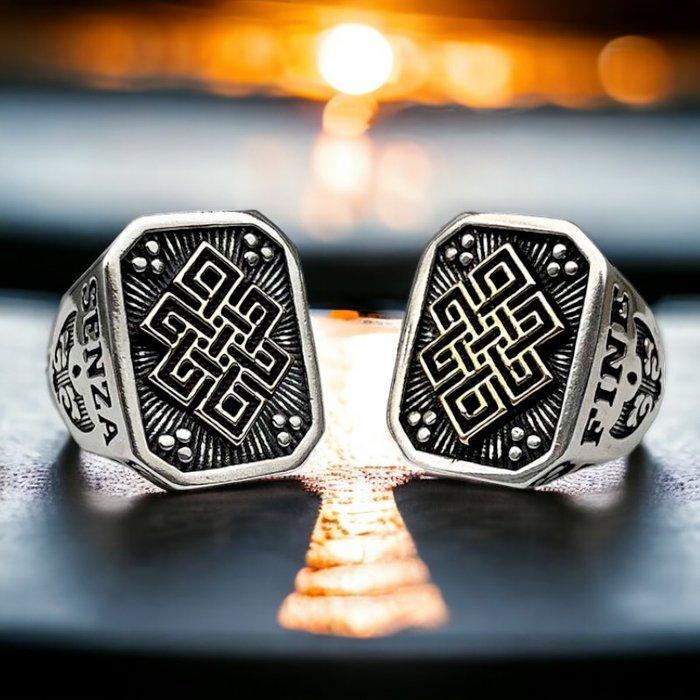 Traditional Celtic Endless Knot - Exclusive Silver Ring -, Antiek en Kunst, Curiosa en Brocante