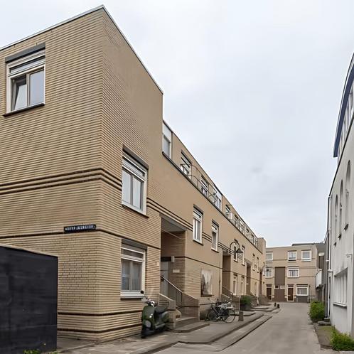 Tweekamerappartement met berging en centrale verwarming, Huizen en Kamers, Huizen te huur, Direct bij eigenaar, Appartement