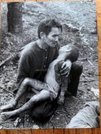 Dana Hazen Stone - Vietnam war 1967. A father mourns a he, Antiek en Kunst