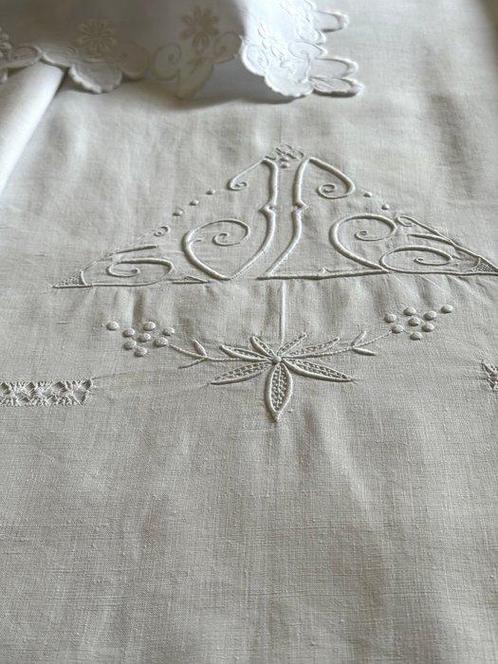 Frans huislinnen. Prachtig oud laken. Monogram JL. Met de, Antiek en Kunst, Antiek | Kleden en Textiel