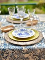Blauwe en witte toile de Jouy tafeldoek voor ruime tafels. -
