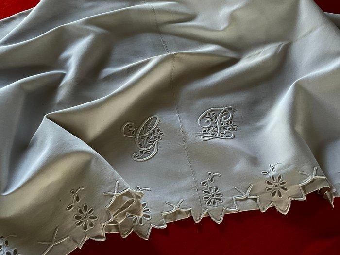 Laat 19e-eeuws beddengoed met geknikte randen en initialen, Antiek en Kunst, Antiek | Kleden en Textiel