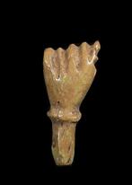 Oud-Egyptisch Geglazuurde steatiet Vuisamulet (Zonder