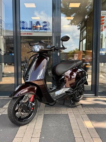 Vespa Sprint E5 custom paint | 80cc | Remus | Zelioni | 1:1! beschikbaar voor biedingen