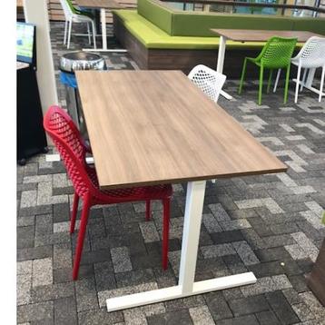 (MDK-105155) Kwadrant tafel nieuw beschikbaar voor biedingen