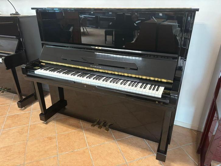 Samick SU-131 piano - Heldere klank - Zeer fraaie kast, Muziek en Instrumenten, Piano's, Piano, Zwart, Zo goed als nieuw, Hoogglans