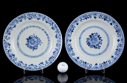 Een paar Chinese Anhua Bloemen borden / schaaltjes (2) -, Antiek en Kunst, Antiek | Overige Antiek
