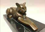 M. DeCoux signiert - sculptuur, Liegende Großkatze 3,2 kg -