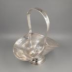 William Hutton & Sons, Birmingham - Hengselmand op voet -, Antiek en Kunst, Antiek | Goud en Zilver