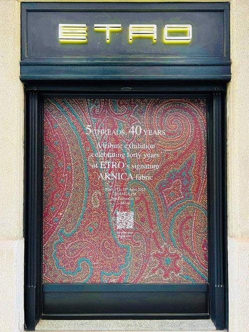 ETRO Home- A tribute to ETROs signature fabric - Nieuwe set, Antiek en Kunst, Antiek | Kleden en Textiel