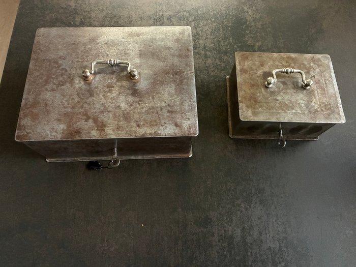 Brandkast (2) - IJzer - 2 kluizen, Antiek en Kunst, Curiosa en Brocante