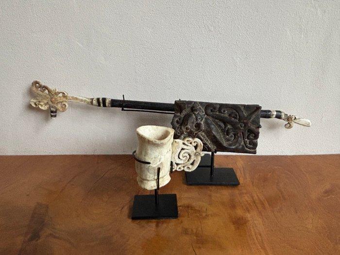 Tattoo set (stick, inktcup & stempel) - Hout, Bot ;, Antiek en Kunst, Kunst | Niet-Westerse kunst