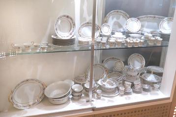 Een porseleinen servies, Raynaud en Co Limoges, Frankrijk beschikbaar voor biedingen