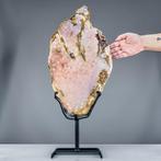 Pink Amethist op standaard – zachte schoonheid en milde