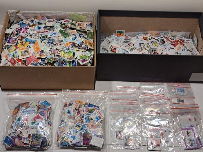 Nederland 1921/2024 - Ruim 2,5 kg postzegels op, Postzegels en Munten, Postzegels | Nederland