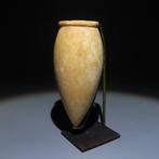 Oud-Egyptisch Verharde calciet. Coniforme vaas of kruik.