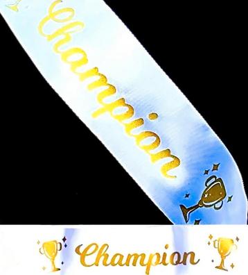 Sjerp Champion wit met gouden tekst beschikbaar voor biedingen