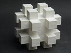 Hans Meeuwsen - 2025 - 47 Witte porseleinen kubus uit de, Nieuw